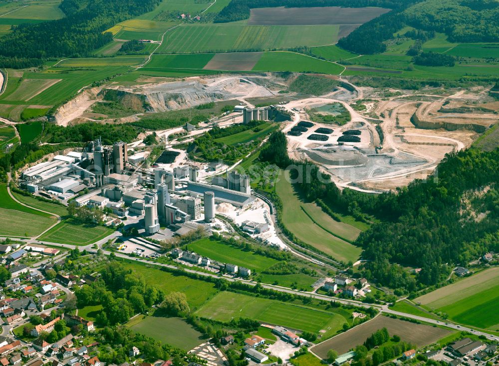 Allmendingen from the bird's eye view: Concrete and building material mixing plant of the Schwenk Zement KG in the Fabrikstrasse in the district Pfraunstetten in Allmendingen in the state Baden-Wuerttemberg, Germany