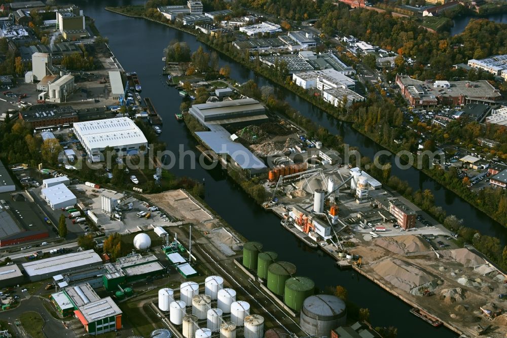 Aerial photograph Berlin - Mixed concrete and building materials factory of on Sophienwerderweg in the district Ruhleben in Berlin, Germany