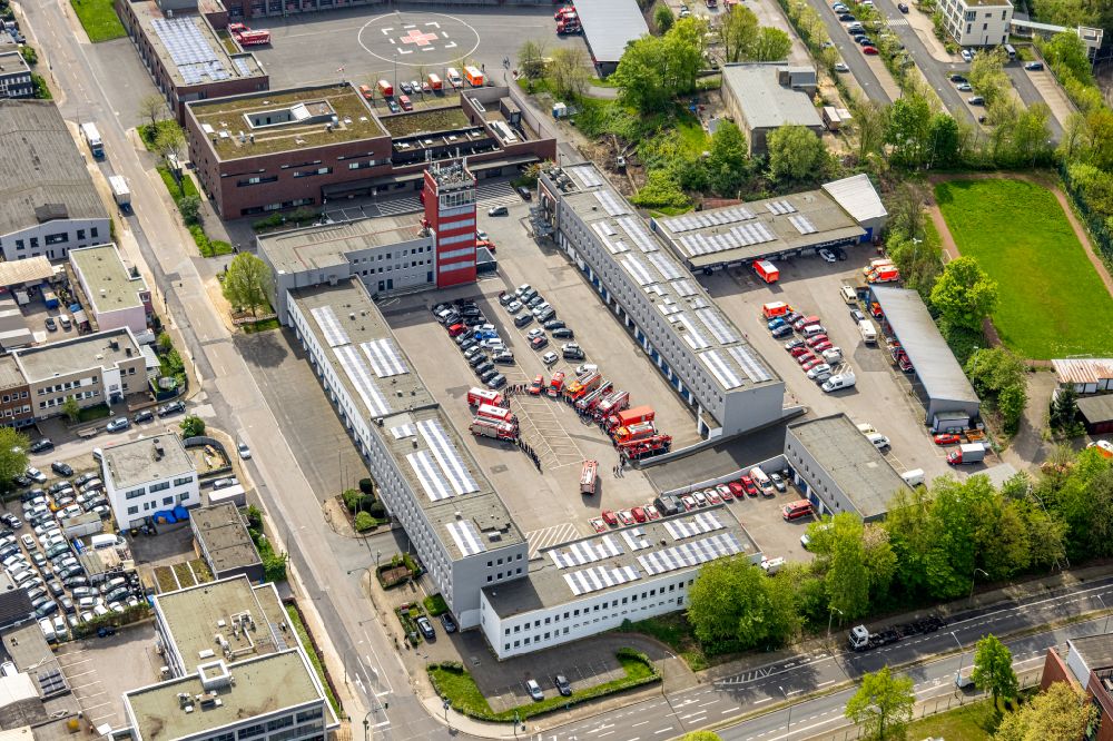 Aerial image Essen - Firehouse - site of the fire depot of the professional fire eating at the Iron Hand in Essen in North Rhine-Westphalia