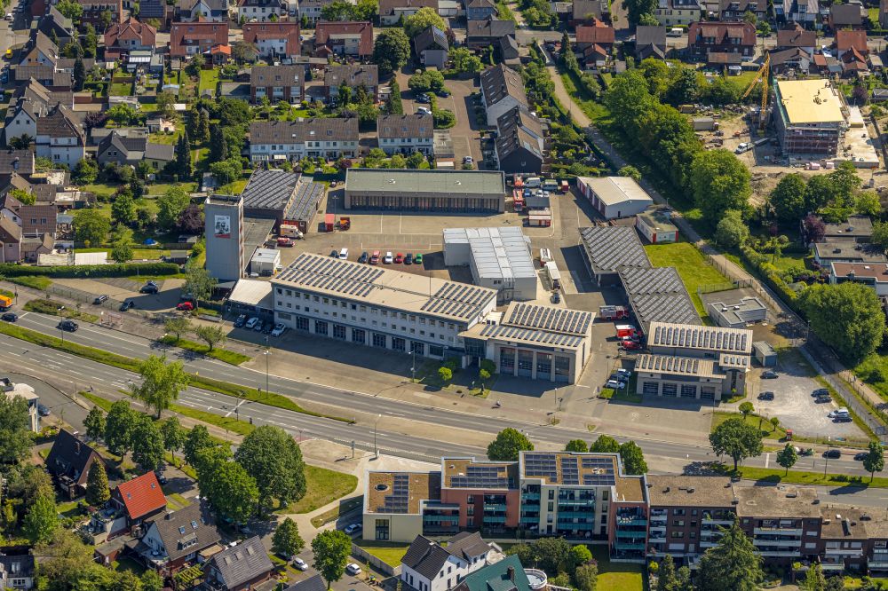 Bottrop from the bird's eye view: Grounds of the fire depot on Feuerwache Bottrop on Hans-Sachs-Strasse in the district Stadtmitte in Bottrop in the state North Rhine-Westphalia