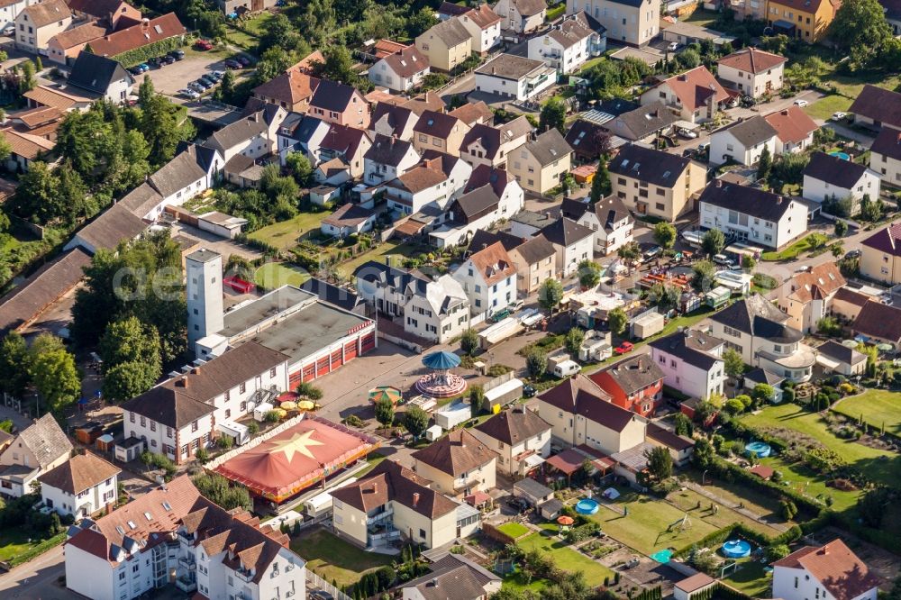 Aerial photograph Rülzheim - Grounds of the fire depot on Gartenstrasse and Jahrmarkt in Ruelzheim in the state Rhineland-Palatinate, Germany