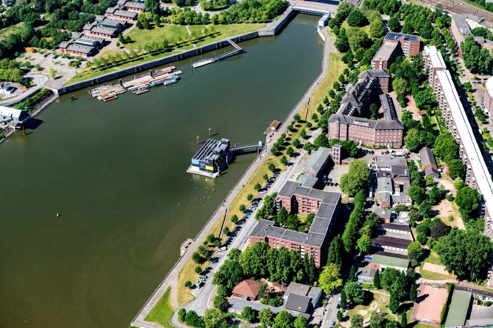 Aerial image Hamburg - Grounds of the fire depot on Feuer- and Rettungswache Veddel Am Zollhafen in the district Veddel in Hamburg, Germany
