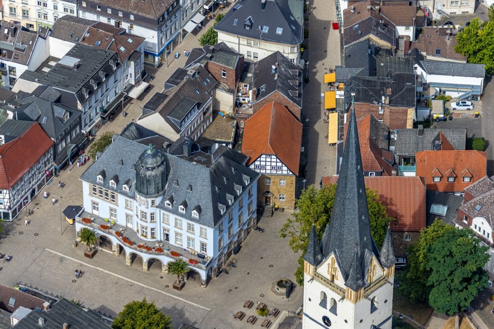 Aerial photograph Menden (Sauerland) - Library Building of Dorte-Hilleke-Buecherei Menden - Stadtbuecherei in Menden (Sauerland) in the state North Rhine-Westphalia, Germany
