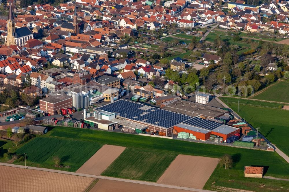 Aerial image Bellheim - Building and production halls on the premises of the brewery BELLHEIMER BRAUEREI - PARK & Bellheimer Brauereien GmbH & Co. KG in the district Sondernheim in Bellheim in the state Rhineland-Palatinate