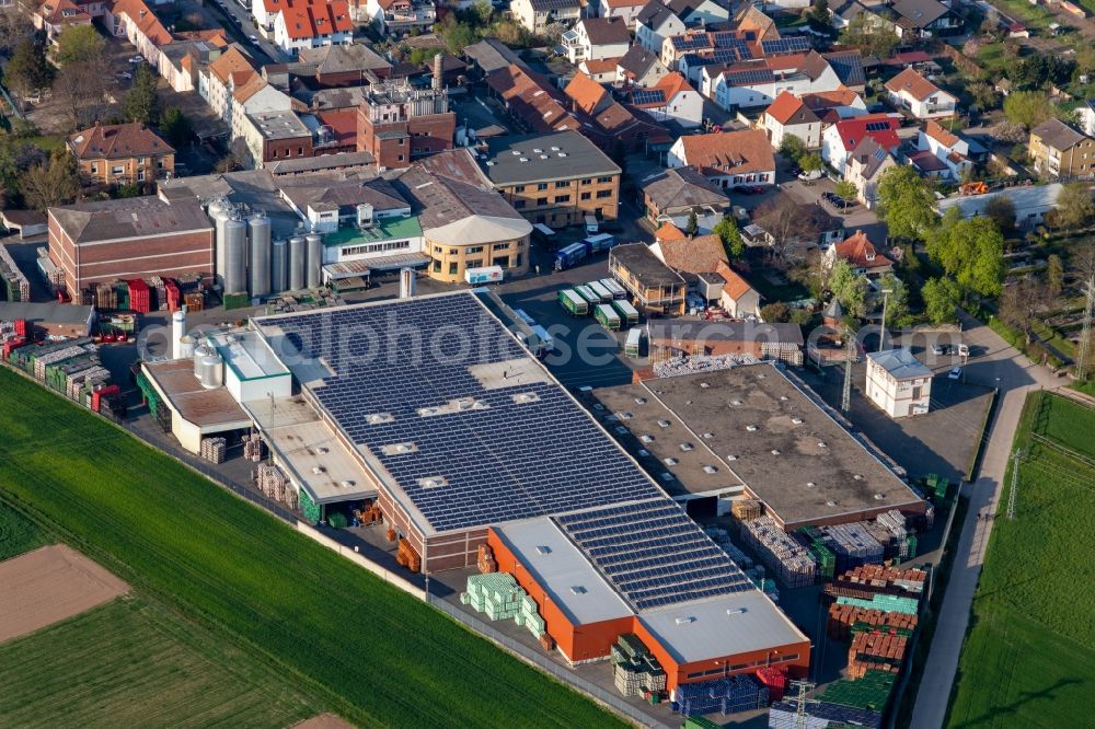 Aerial photograph Bellheim - Building and production halls on the premises of the brewery BELLHEIMER BRAUEREI - PARK & Bellheimer Brauereien GmbH & Co. KG in the district Sondernheim in Bellheim in the state Rhineland-Palatinate