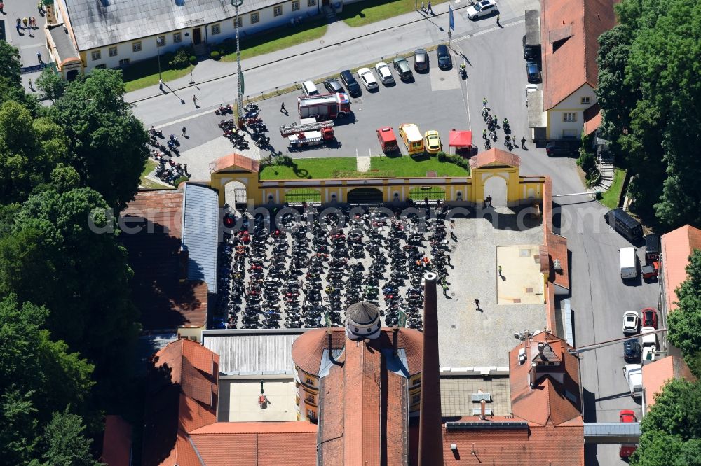 Aerial image Passau - Building and production halls on the premises of the brewery Brauerei Hacklberg in the district Hacklberg in Passau in the state Bavaria, Germany