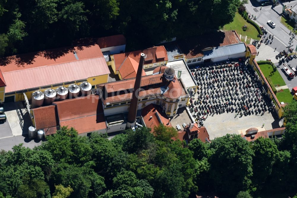 Aerial photograph Passau - Building and production halls on the premises of the brewery Brauerei Hacklberg in the district Hacklberg in Passau in the state Bavaria, Germany