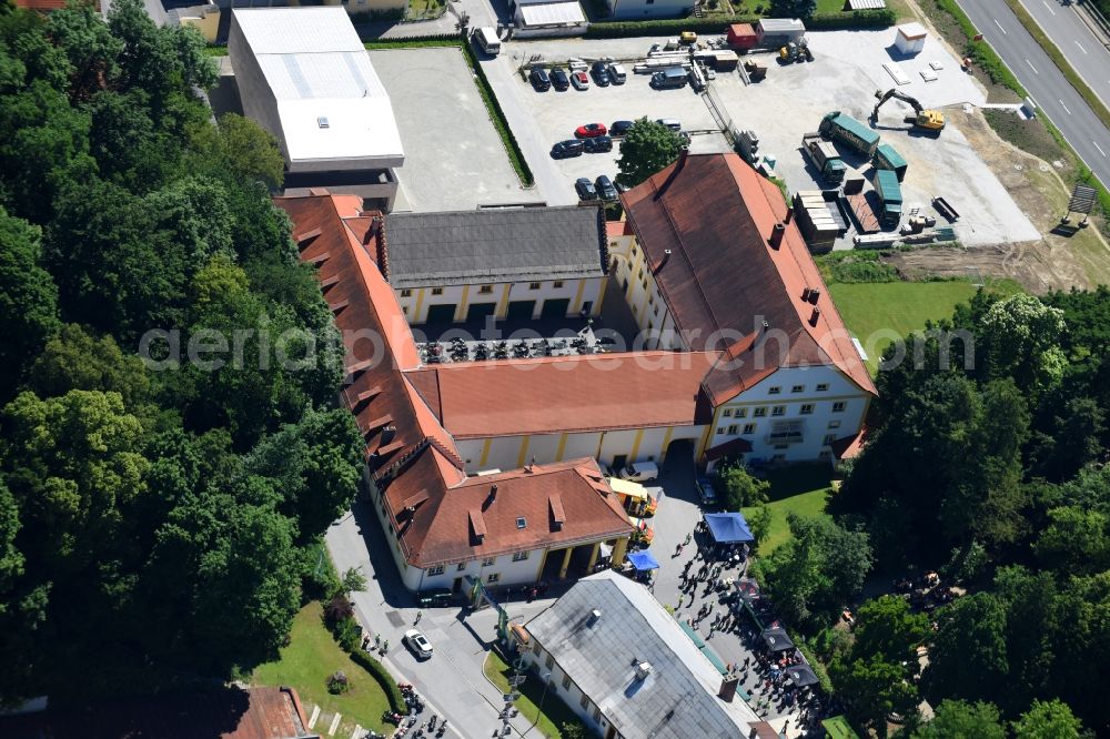 Passau from the bird's eye view: Building and production halls on the premises of the brewery Brauerei Hacklberg in the district Hacklberg in Passau in the state Bavaria, Germany