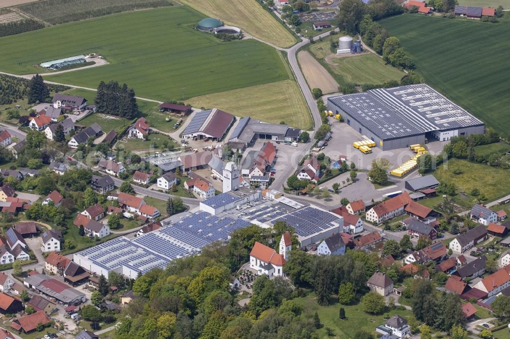 Aerial photograph Ustersbach - Building and production halls on the premises of the brewery Brauerei Ustersbach Adolf Schmid KG in the district Baschenegg in Ustersbach in the state Bavaria, Germany