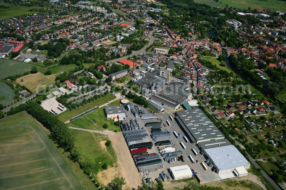 Lübz from the bird's eye view: Building and production halls on the premises of the brewery Mecklenburgische Brauerei Luebz GmbH on Eisenbeissstrasse in Luebz in the state Mecklenburg - Western Pomerania, Germany