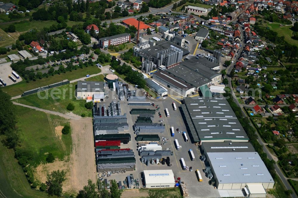 Aerial image Lübz - Building and production halls on the premises of the brewery Mecklenburgische Brauerei Luebz GmbH on Eisenbeissstrasse in Luebz in the state Mecklenburg - Western Pomerania, Germany