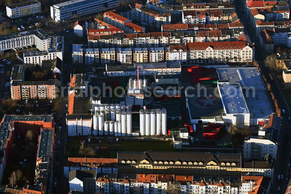 Aerial image Leipzig - Building and production halls on the premises of the brewery Sternburg Brauerei on Muehlstrasse in the district Reudnitz in Leipzig in the state Saxony