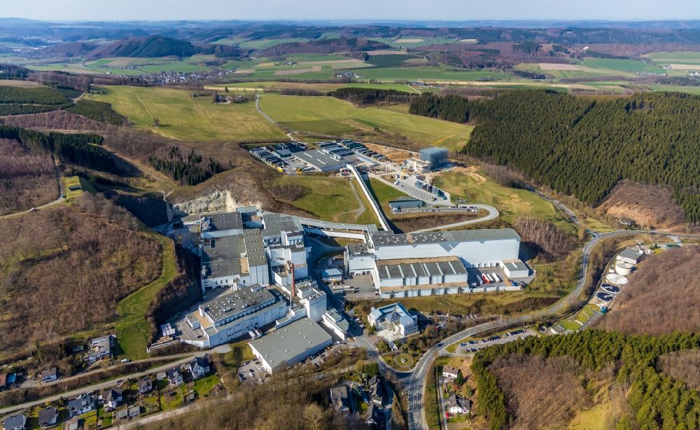 Aerial photograph Grevenstein - Buildings and production halls on the factory premises of the brewery - Veltinsbrauerei An der Streue in Grevenstein in the state of North Rhine-Westphalia