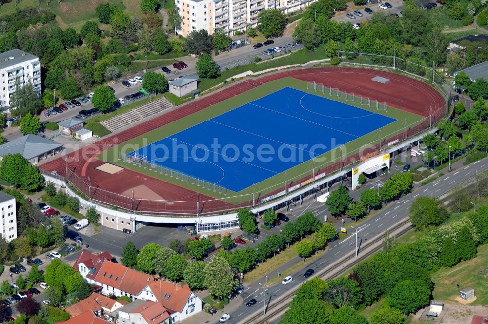 Aerial photograph Erfurt - Green colored tennis sports complex on the roof of the local shopping mall on Kranichfelder Strasse in the district Herrenberg in Erfurt in the state Thuringia, Germany