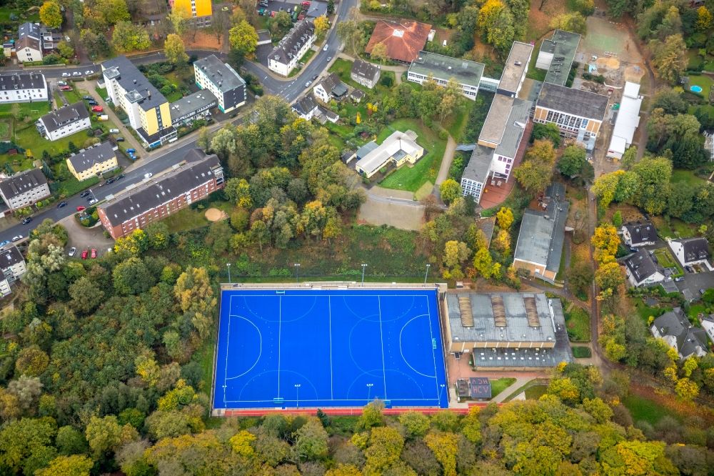 Aerial photograph Velbert - Green colored tennis sports complex of Hockey Club Rot-Weiss 1922 e. V. Velbert on Poststrasse in Velbert in the state North Rhine-Westphalia, Germany