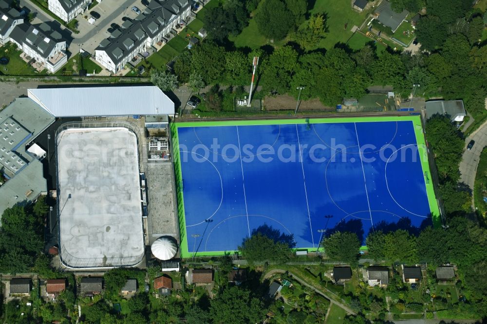 Aerial photograph Berlin - Green colored tennis sports complex TuS Lichterfelde Hockey e.V. on Edenkobener Weg in the district Lichterfelde in Berlin, Germany