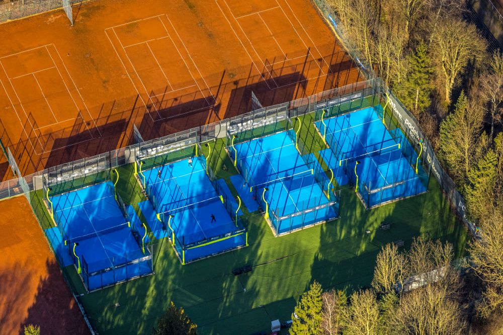 Aerial photograph Bochum - Blue colored tennis sports complex on street Am Leithenhaus in the district Langendreer in Bochum at Ruhrgebiet in the state North Rhine-Westphalia, Germany