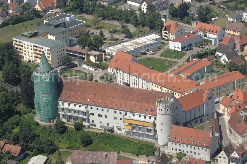 Aerial photograph Lauingen - Blick auf die Altstadt in Lauingen. Im Vordergrund steht das ehemalige Schloss, erbaut 2983 als Residenz der Herzöge von Neuburg. Heute ist es das Elisabethenstiftung Lauingen - Psychiatrie- und Pflegezentrum. Kontakt: Elisabethenstiftung Herzog-Georg-Str. 45, 89415 Lauingen,Tel. +49 (0)9072 72 0, Fax +49 (0)9072 72 200