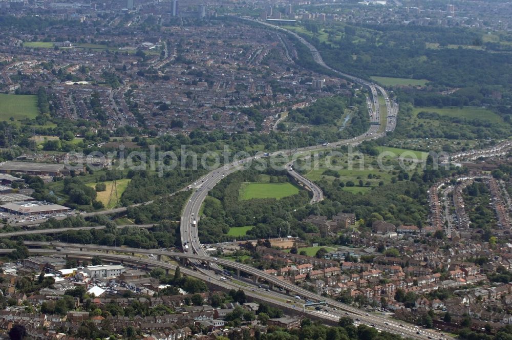London from the bird's eye view: View over the federal road A406 North Circular Road into the City of London in the district Woodford in London in the county of Greater London in Großbritannnien. The A406 is a ring road, which together with the South Circular Road, forms the inner ring in Outer London. It connects West and East London together