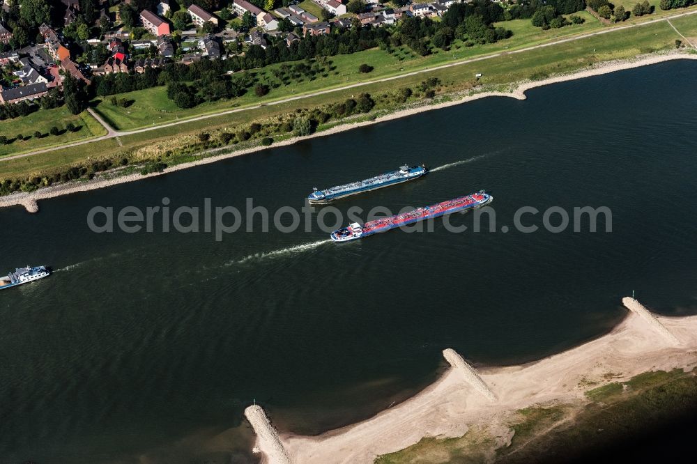 Aerial image Duisburg - View over the Rhein between Beeckerwerth and Baerl in the near of Duisburg in North Rhine-Westphalia