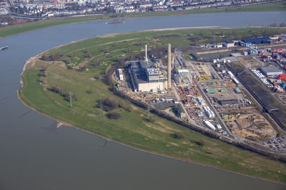 Aerial photograph Düsseldorf - View of the power plant Lausward in Rheinbogen in the Rhineland. The CHP Lausward is a gas and steam turbine power plant