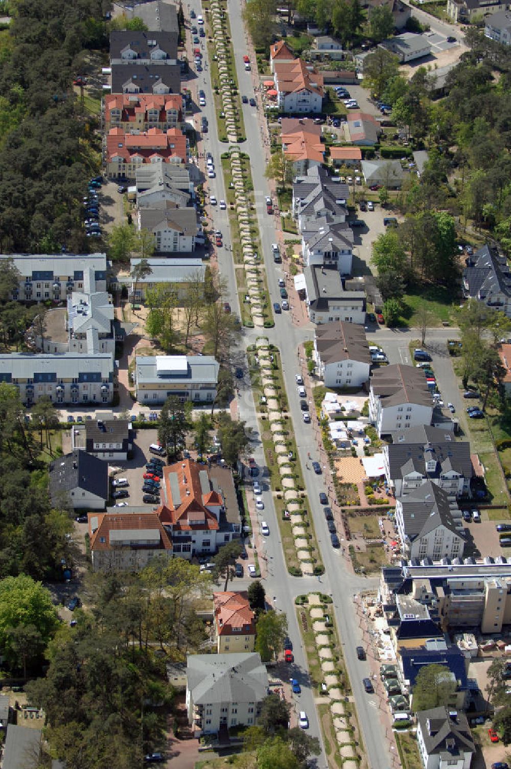Aerial image Ostseebad Baabe - Blick auf die Strandstraße im Ostseebad Baabe. Kontakt: Kurverwaltung Ostseebad Baabe, Fritz-Worm-Straße 1, Tel. 038303 142-142