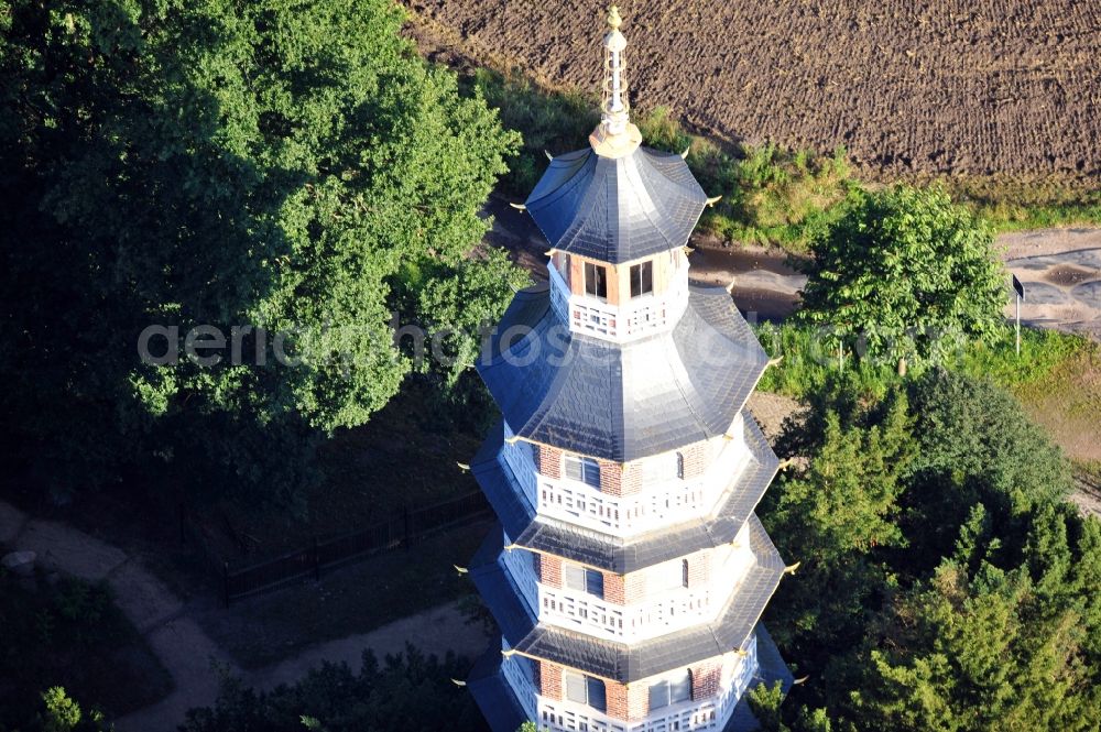 Aerial photograph Oranienbaum-Wörlitz - View of the castle Oranienbaum in Oranienbaum-Woerlitz in Saxony-Anhalt. The building with the castle park, pagoda, tea house and orangery was built from 1683 on for the Princess Henriette Catharina. Today it serves as a location of sightseeing
