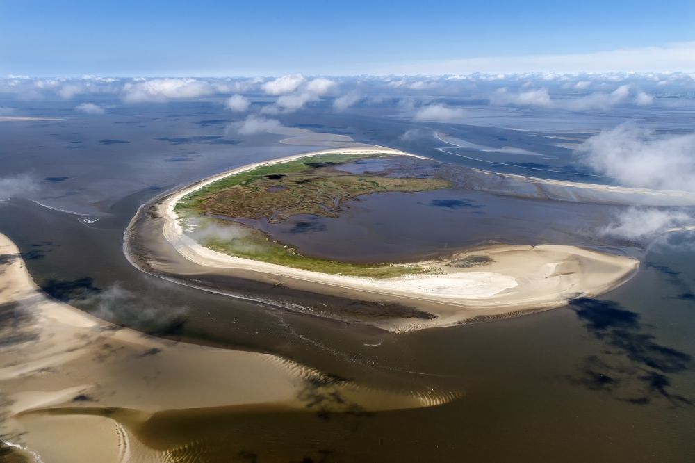 Friedrichskoog from the bird's eye view: View of the nature preserved island Trischen with the Wadden Sea in the North Sea
