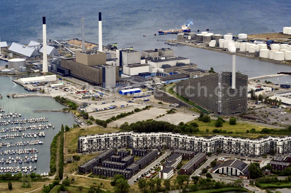 Aerial photograph Kopenhagen - Power station plants of the combined heat and power station - regional heat Amagervaerket in Copenhagen in Region Hovedstaden, Denmark