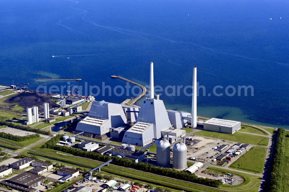Aerial image Hvidovre - Power station plants of the combined heat and power station - regional heat Avedoerevaerket in Hvidovre in Region Hovedstaden, Denmark