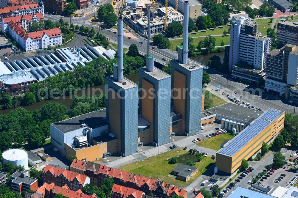Hannover from the bird's eye view: Power station plants of the combined heat and power station - regional heat Heizkraftwerk Linden on Spinnereistrasse in Hannover in the state Lower Saxony, Germany