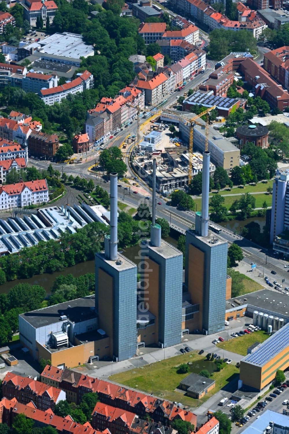 Aerial image Hannover - Power station plants of the combined heat and power station - regional heat Heizkraftwerk Linden on Spinnereistrasse in Hannover in the state Lower Saxony, Germany