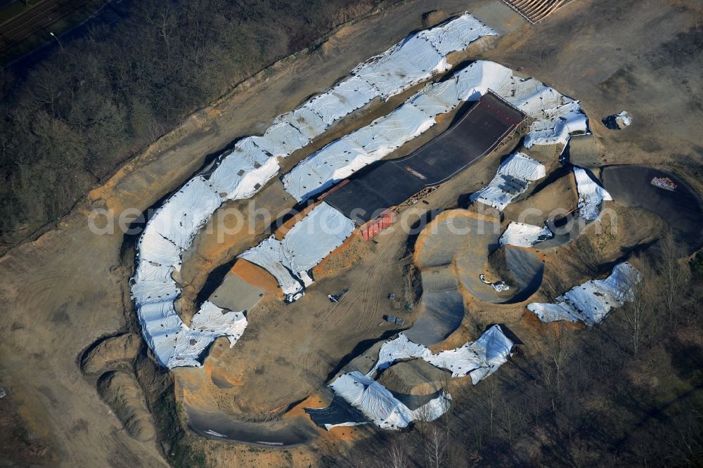 Aerial photograph Berlin - View of the BMX- and skateboard complex Mellowpark at an der Wuhlheide in Berlin - Koepenick. On the grounds of the Koepenicker SV's former sports venue a new parcour structure was build. The compound is location for events like the Red Bull R.Evolution race. Operater is the All Eins e.V