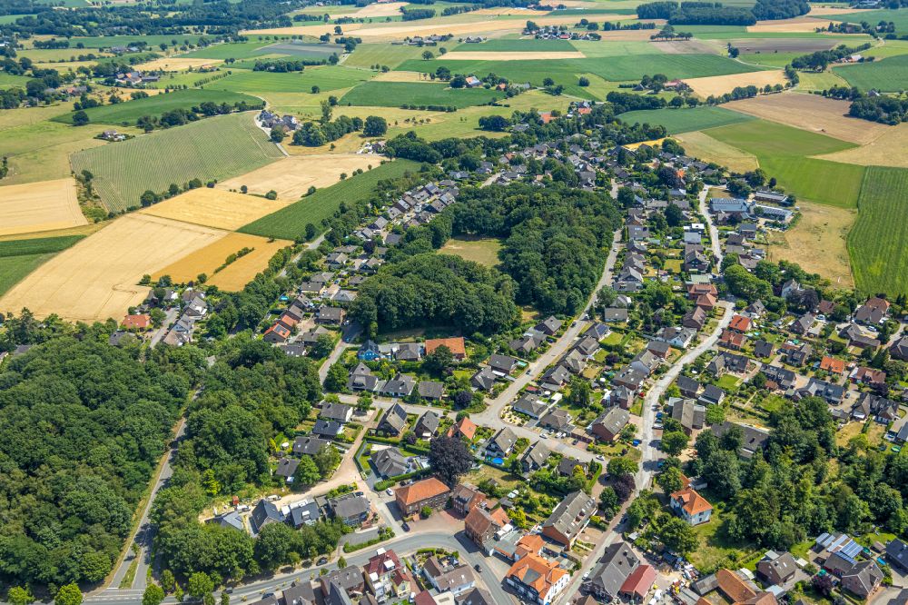 Brünen from the bird's eye view: Soccer field on the street Am Pastorsberg in Bruenen in the state North Rhine-Westphalia, Germany
