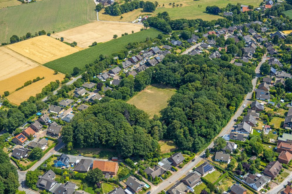 Aerial image Brünen - Soccer field on the street Am Pastorsberg in Bruenen in the state North Rhine-Westphalia, Germany