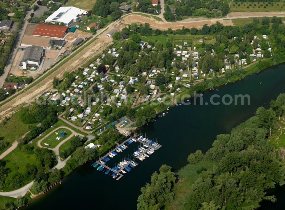 Otterstadt from the bird's eye view: Boats and Camping in the lake Kollersee in Otterstadt in the state of Rhineland-Palatinate. The village is characterised by lakes and small ponds and various small island which form the recreational area. Shipping, swimming and hiking are typical tourism offerings. The village belongs to the community of Waldsee and is located on the Autobahn A61 and the river Rhine