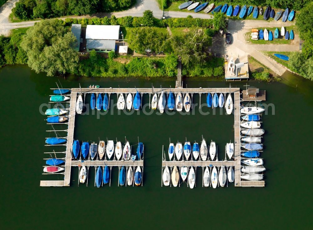 Aerial photograph Otterstadt - Boats and Camping in the lake Kollersee in Otterstadt in the state of Rhineland-Palatinate. The village is characterised by lakes and small ponds and various small island which form the recreational area. Shipping, swimming and hiking are typical tourism offerings. The village belongs to the community of Waldsee and is located on the Autobahn A61 and the river Rhine