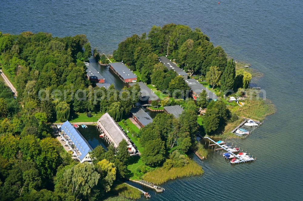 Aerial photograph Schwerin - Boat House ranks with the recreational marine jetties and boat mooring area on the banks of Schweriner See on street Am Strand in the district Zippendorf in Schwerin in the state Mecklenburg - Western Pomerania, Germany