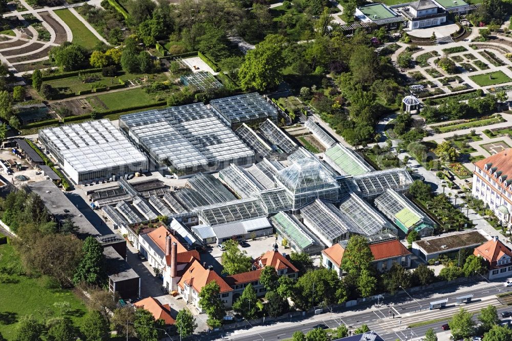München from above - Buildings and open spaces of the botanical garden in Munich Nymphenburg in the state of Bavaria. In the greenhouses, many plant species are cultivated and presented