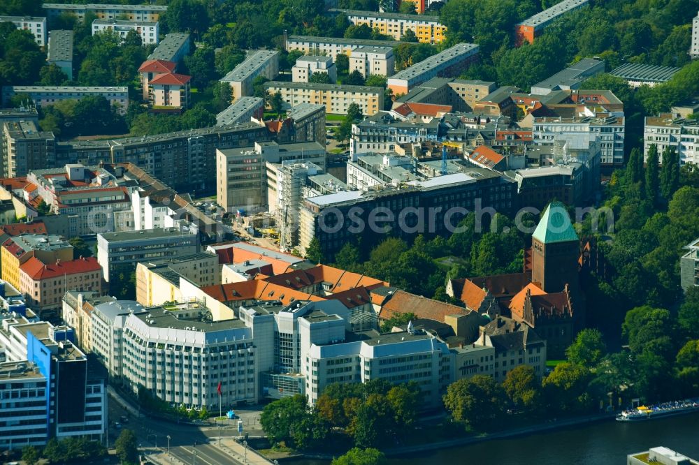 Aerial photograph Berlin - Embassy buildings and grounds of the Diplomatic Mission - Botschaft and Generalkonsulate of Volksrepublik China in of Bandesrepublik Deutschland on Maerkisches Ufer in the district Mitte in Berlin, Germany