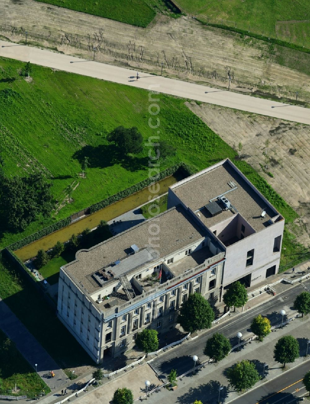 Aerial image Berlin - Embassy buildings and grounds of the Diplomatic Mission of Schweizerische Botschaft on Otto-von-Bismarck-Allee in the district Tiergarten in Berlin, Germany