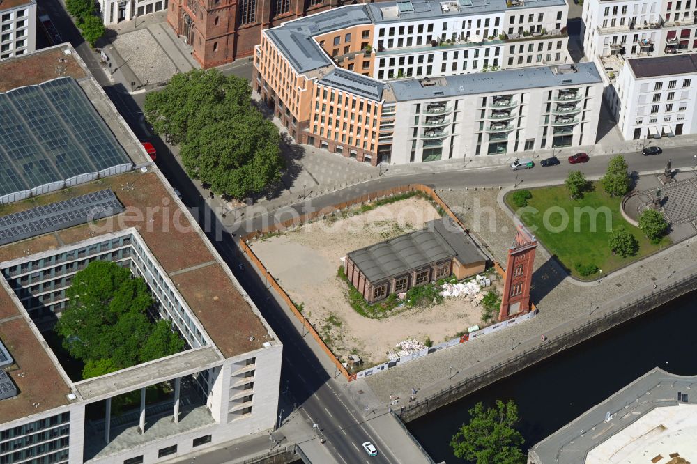 Aerial photograph Berlin - Fallow land on the site for the planned reconstruction of the Bauakademie on Schinkelplatz in the Mitte district in Berlin, Germany