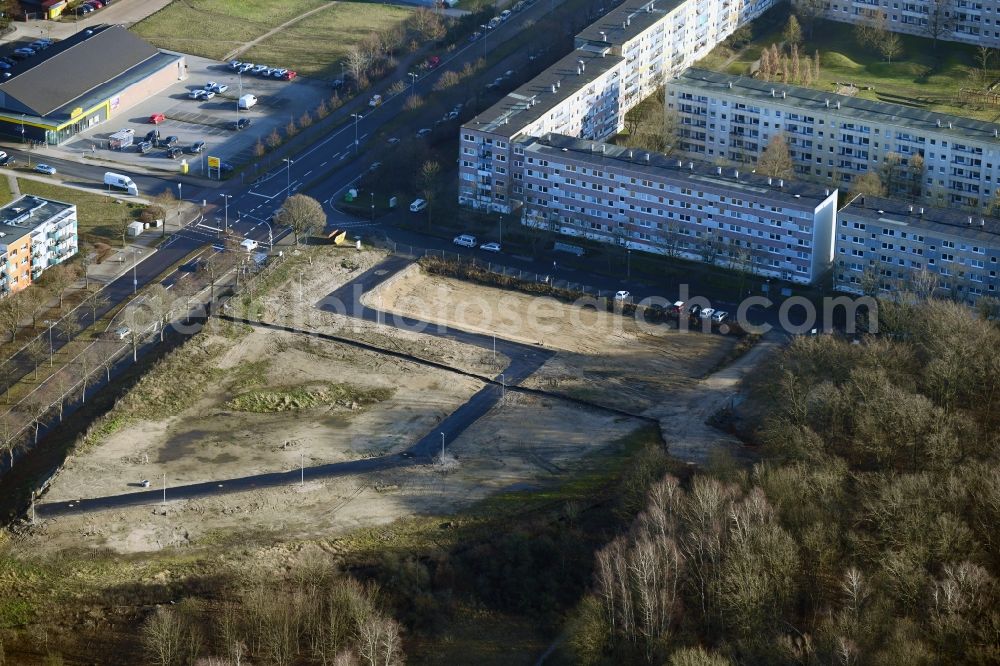 Schwerin from the bird's eye view: Fallow land and building land after demolition of a former prefabricated high-rise housing estate Hamburger Allee - Cottbuser Strasse in Schwerin in the state Mecklenburg - Western Pomerania, Germany