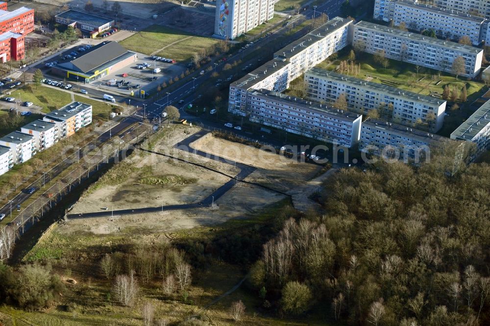 Aerial image Schwerin - Fallow land and building land after demolition of a former prefabricated high-rise housing estate Hamburger Allee - Cottbuser Strasse in Schwerin in the state Mecklenburg - Western Pomerania, Germany