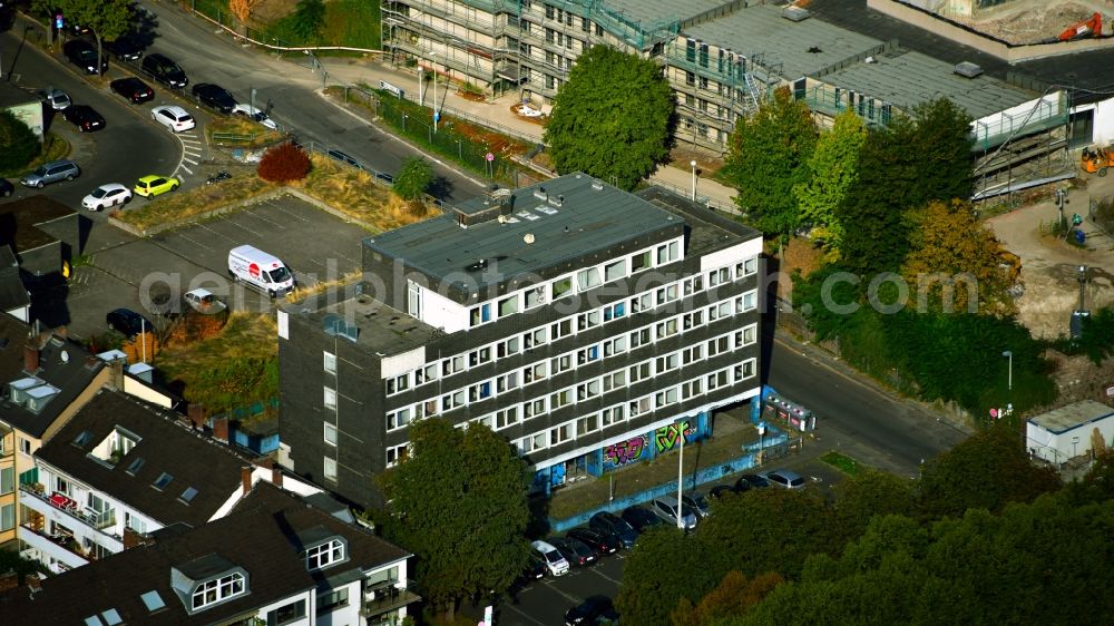 Bonn from the bird's eye view: Fallow land and building land after demolition of a former prefabricated high-rise housing estate An of Windmuehle - Theaterstrasse in the district Zentrum in Bonn in the state North Rhine-Westphalia, Germany