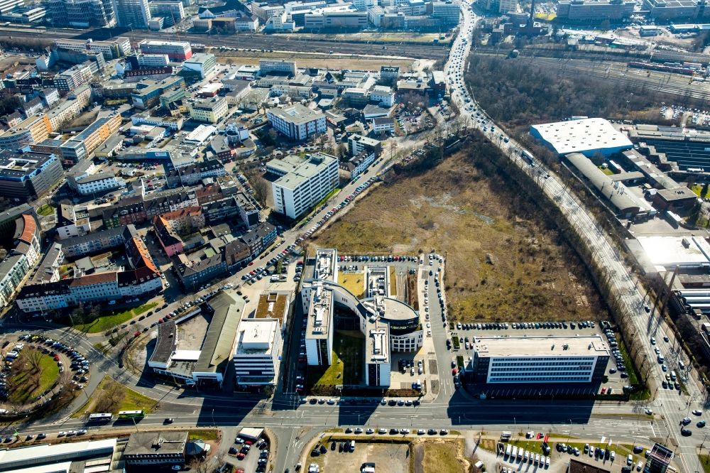 Essen from above - Empty space and site between Hans-Boeckler-Strasse, Frohnhauser Strasse and Schwanenkampstrasse in the West Quarter in Essen in the state of North Rhine-Westphalia. The site is located south of office and business buildings