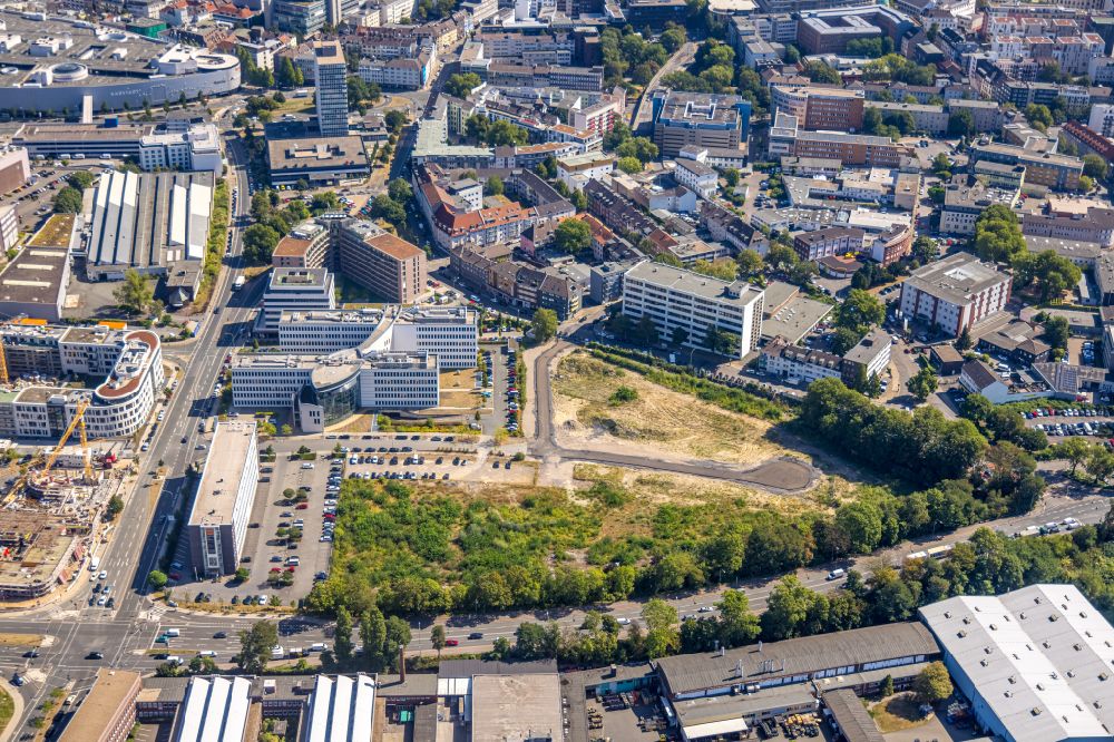 Essen from above - Empty space and site between Hans-Boeckler-Strasse, Frohnhauser Strasse and Schwanenkampstrasse in the West Quarter in Essen in the state of North Rhine-Westphalia. The site is located south of office and business buildings