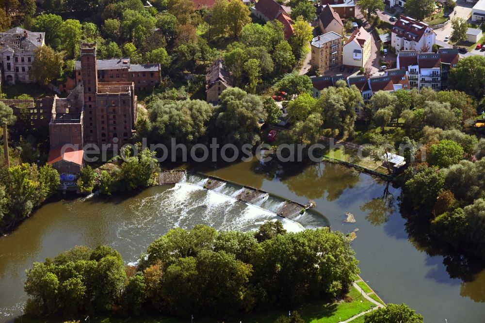 Halle (Saale) from the bird's eye view: Fire- Ruins of the Boellberger Muehle next to Grosses Boellberger Wehr in Halle (Saale) in the state Saxony-Anhalt, Germany