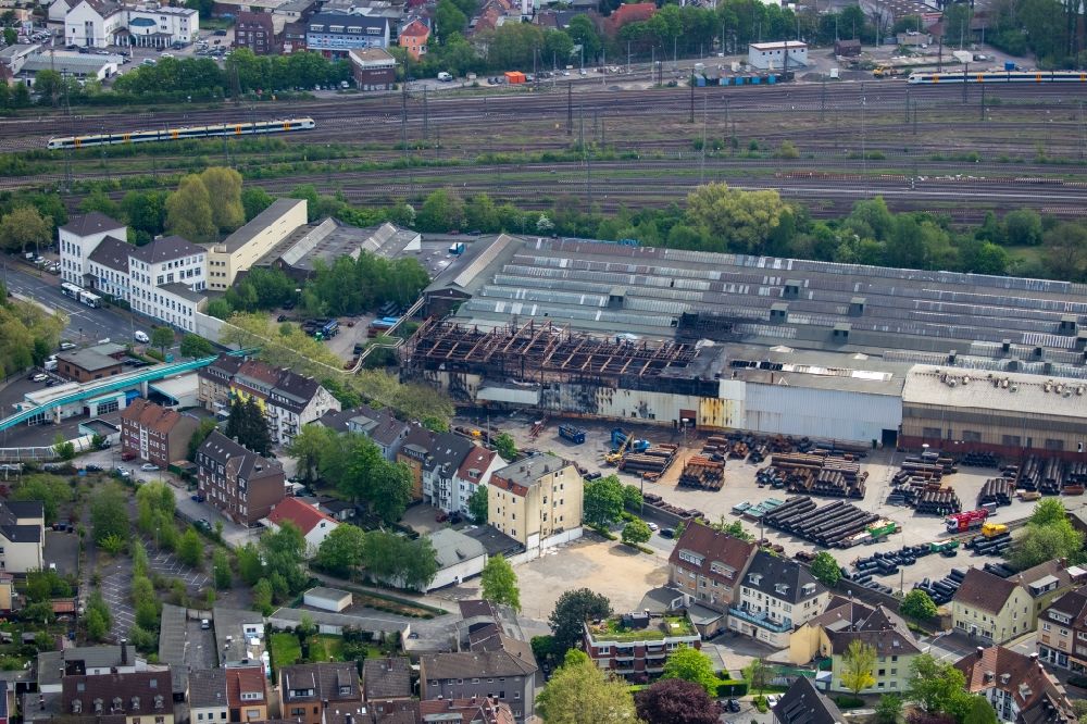 Hamm from the bird's eye view: Dismantling the Fire Ruin the buildings and halls of the WDI - Westfaelische Drahtindustrie GmbH in Hamm in the state North Rhine-Westphalia, Germany