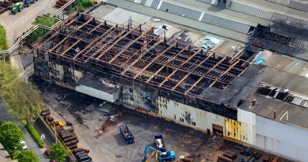 Hamm from above - Dismantling the Fire Ruin the buildings and halls of the WDI - Westfaelische Drahtindustrie GmbH in Hamm in the state North Rhine-Westphalia, Germany